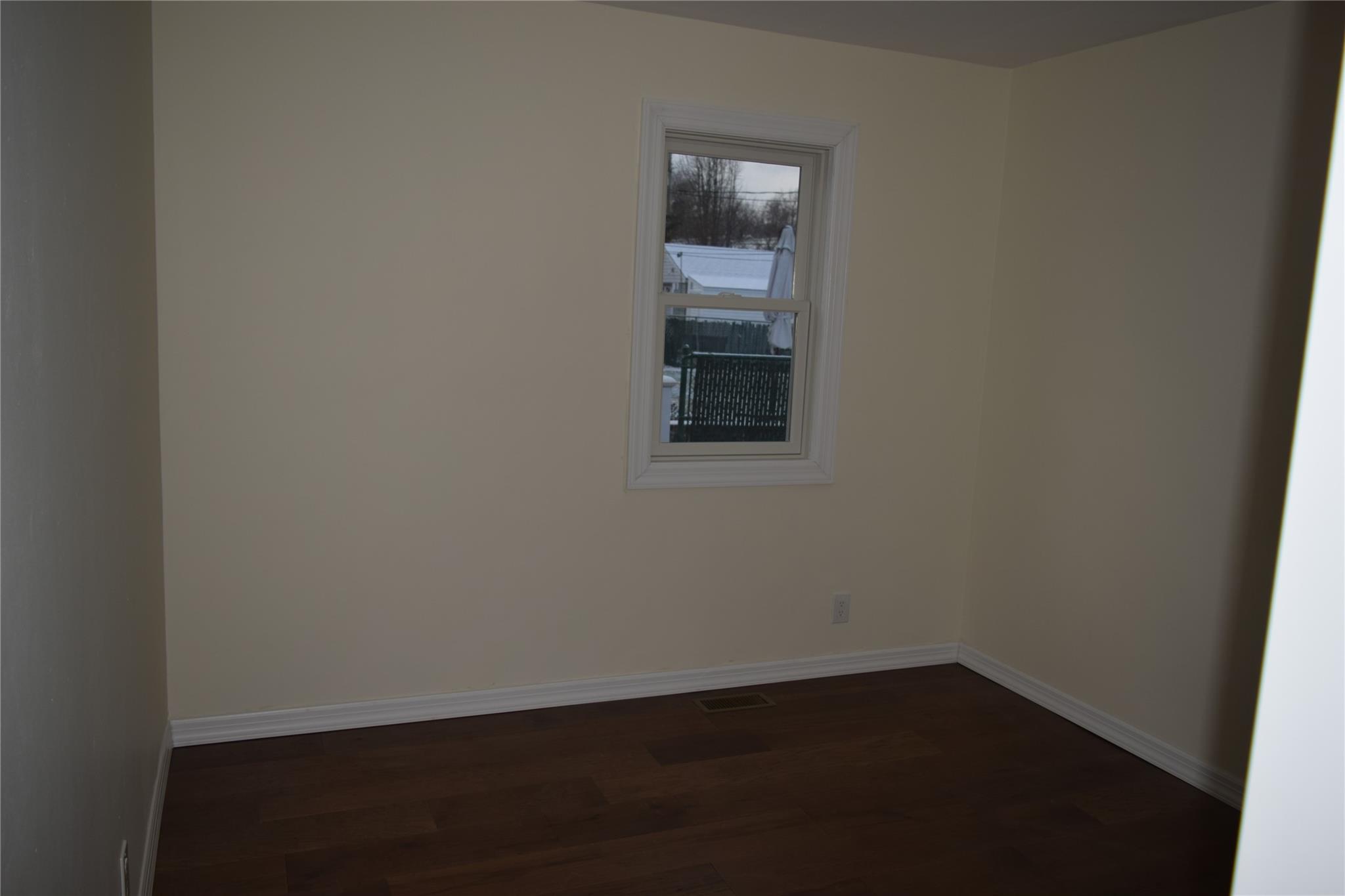 36 Woolsey Avenue, Glen Cove, New York image 19