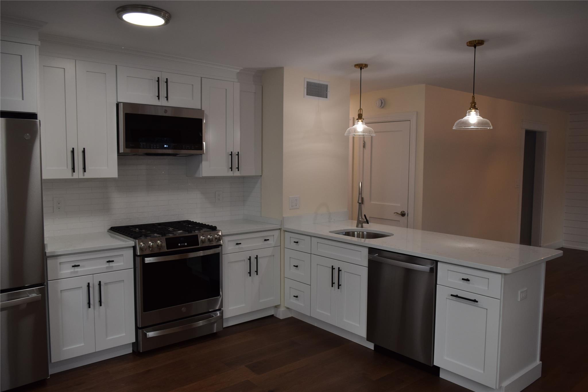 36 Woolsey Avenue, Glen Cove, New York image 8