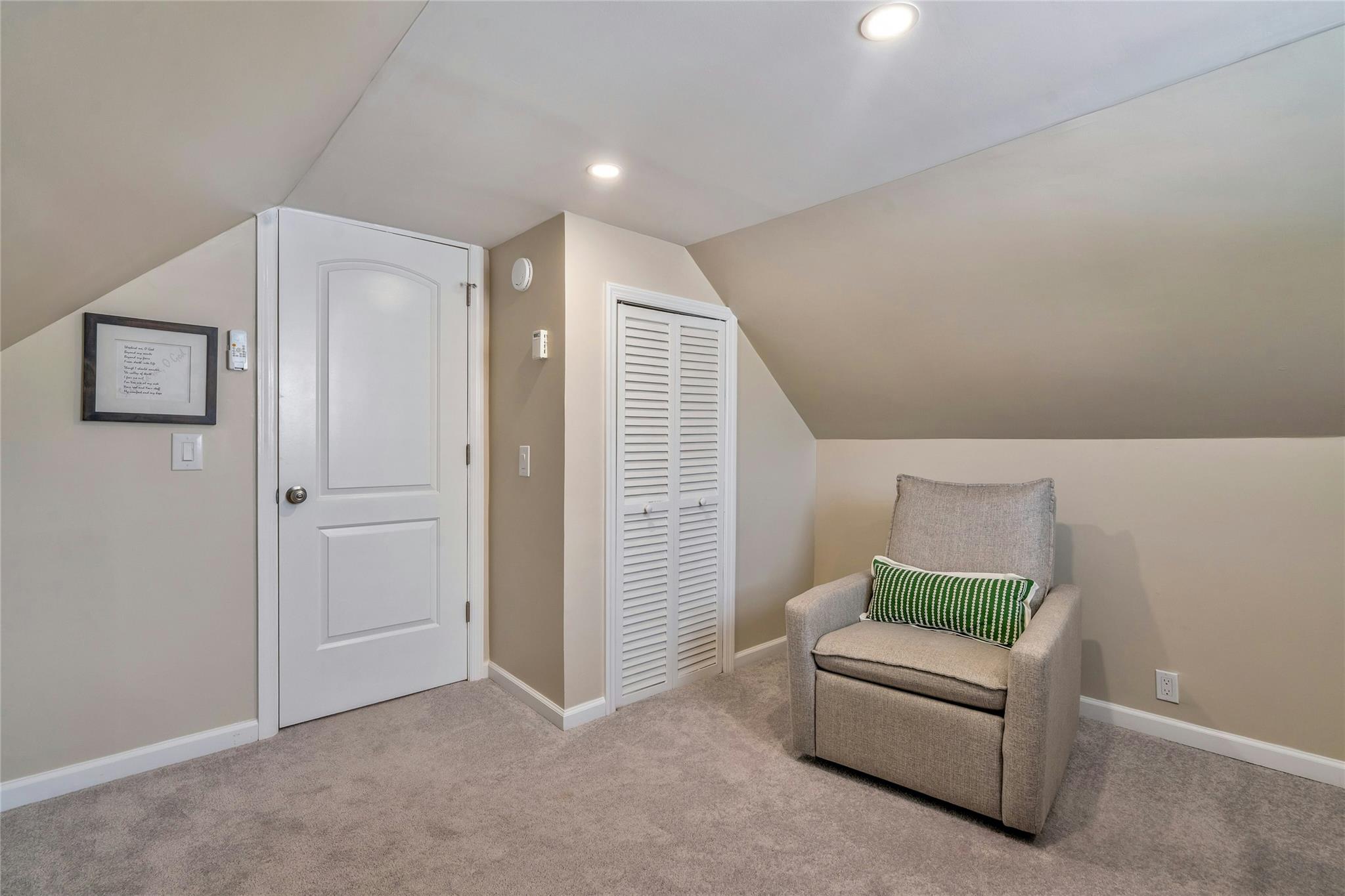 90 S Windhorst Avenue, Bethpage, New York image 22