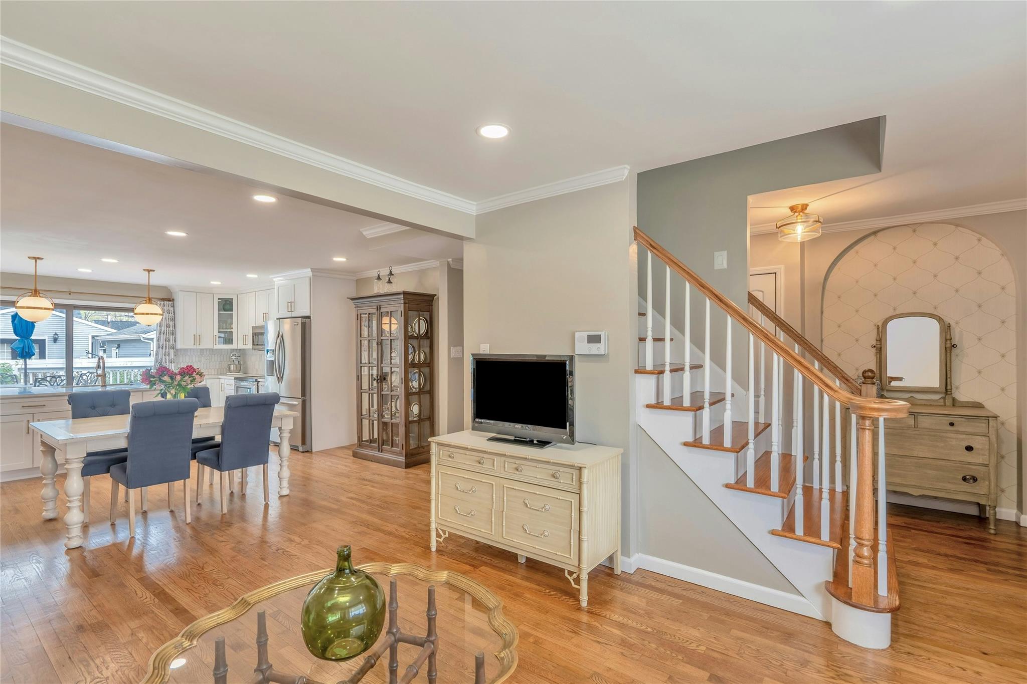 90 S Windhorst Avenue, Bethpage, New York image 5