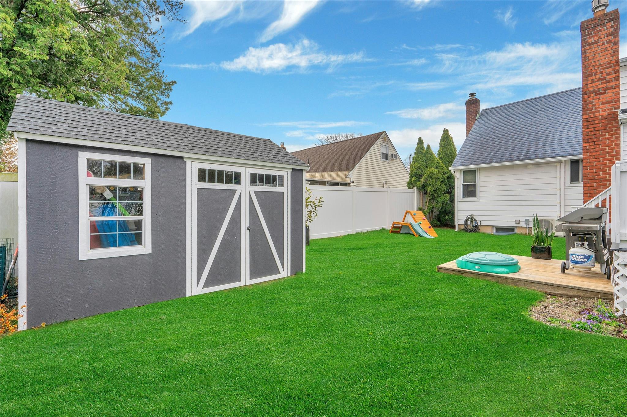 90 S Windhorst Avenue, Bethpage, New York image 34