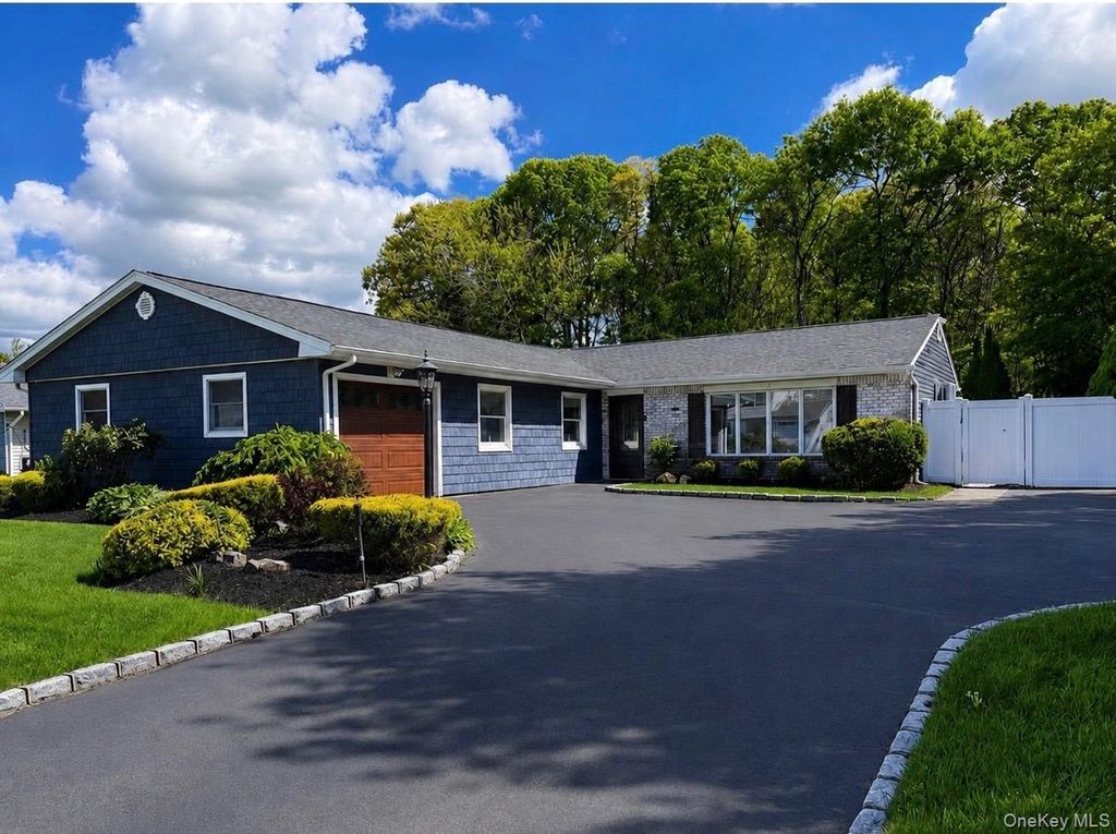 Photo of 66 Singingwood Drive, Holbrook, NY 11741 (MLS # 1000394)