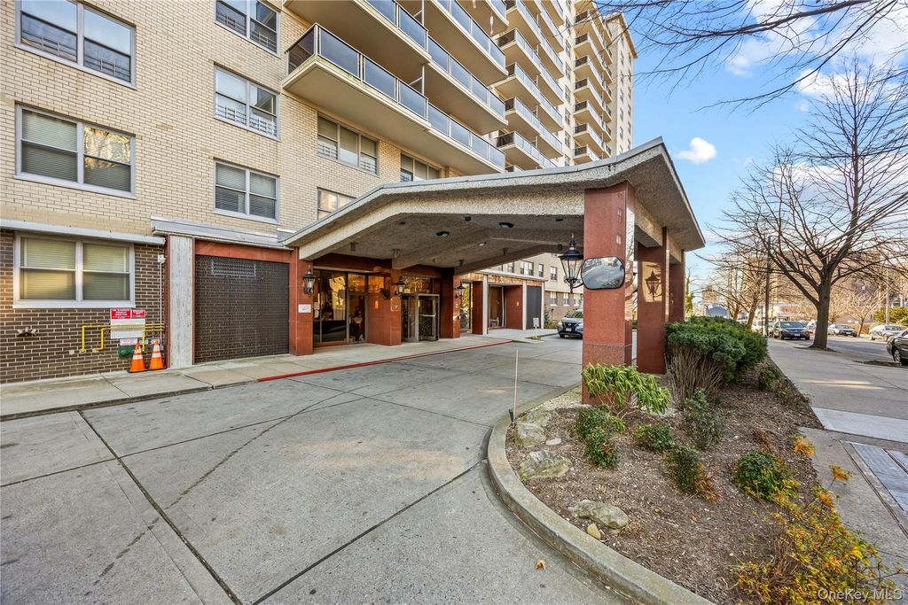 Photo of 175-20 Wexford Terrace #7D, Jamaica Estates, NY 11432 (MLS # 943760)