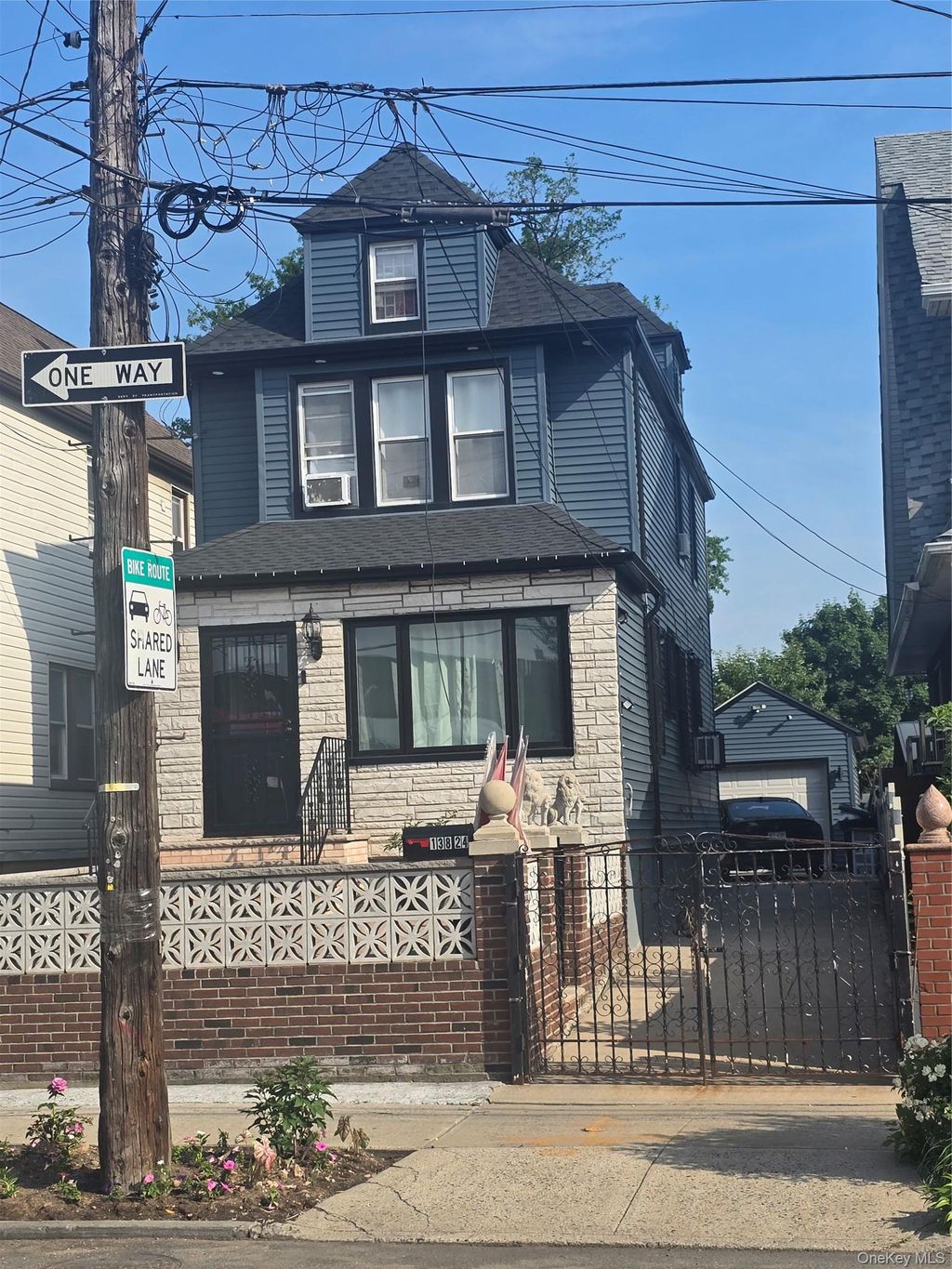 Photo of 138-24 95th Avenue, Jamaica, NY 11435 (MLS # 1011335)