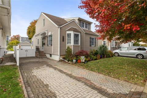 Homes For Sale - 959 N 5th Street<br/> New Hyde Park, NY 11040