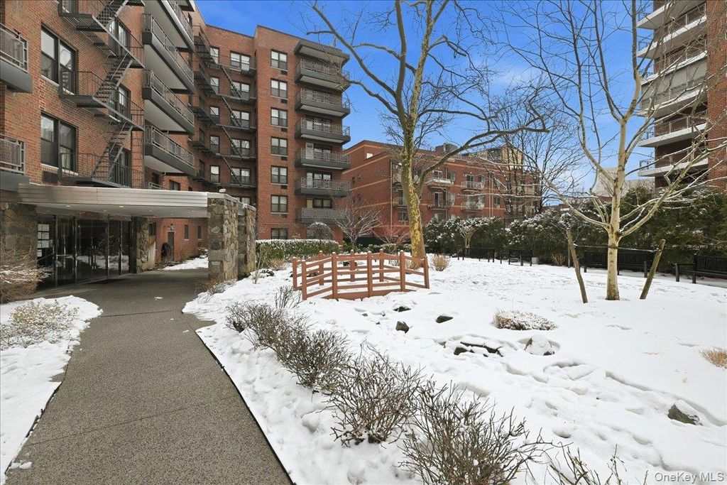 Photo of 87-10 51st Avenue #5H, Elmhurst, NY 11373 (MLS # 964213)