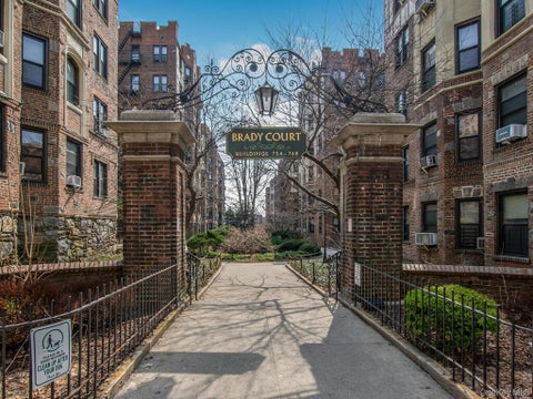 Homes For Sale - 764 Brady Avenue #131<br/> Bronx County, Bronx, NY 10462