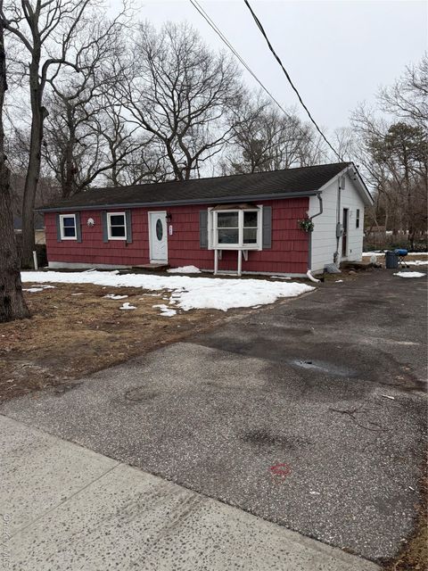 Photo of 546 Granny Road, Medford, NY 11763 (MLS # 968534)
