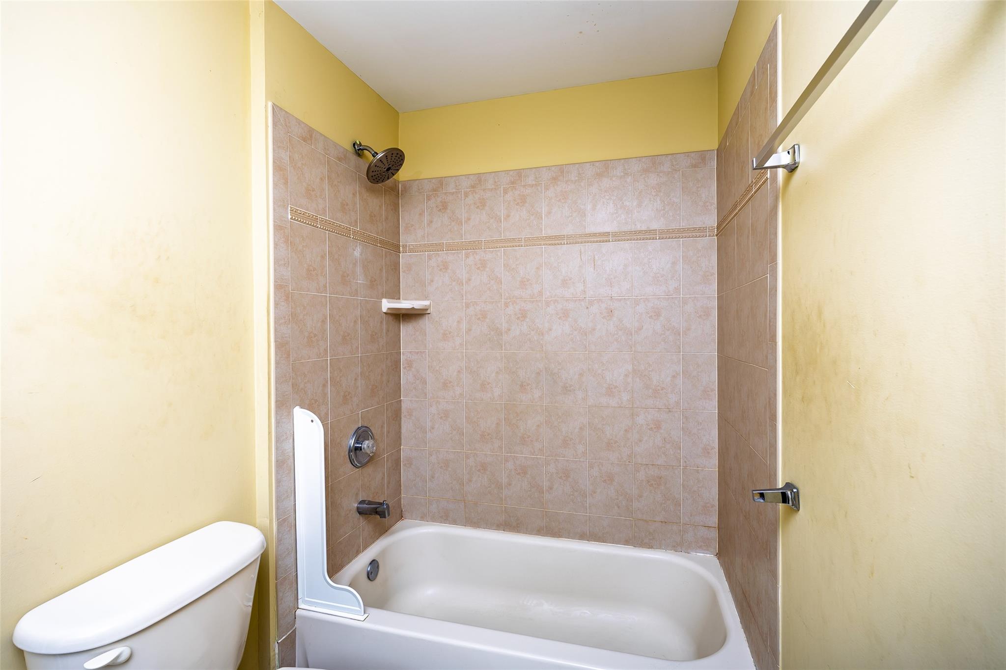 33 Avolet Court, Mount Sinai, New York image 29