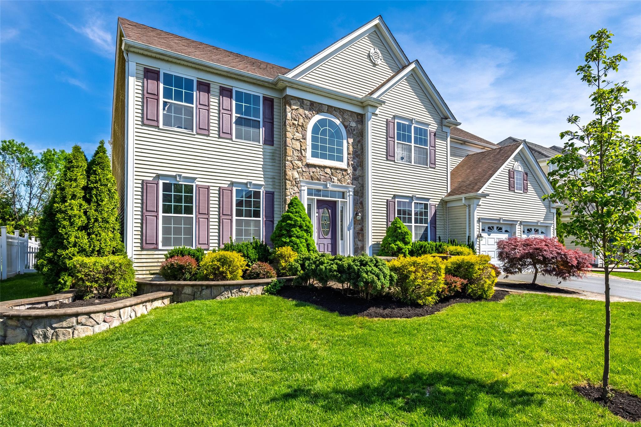 33 Avolet Court, Mount Sinai, New York image 3