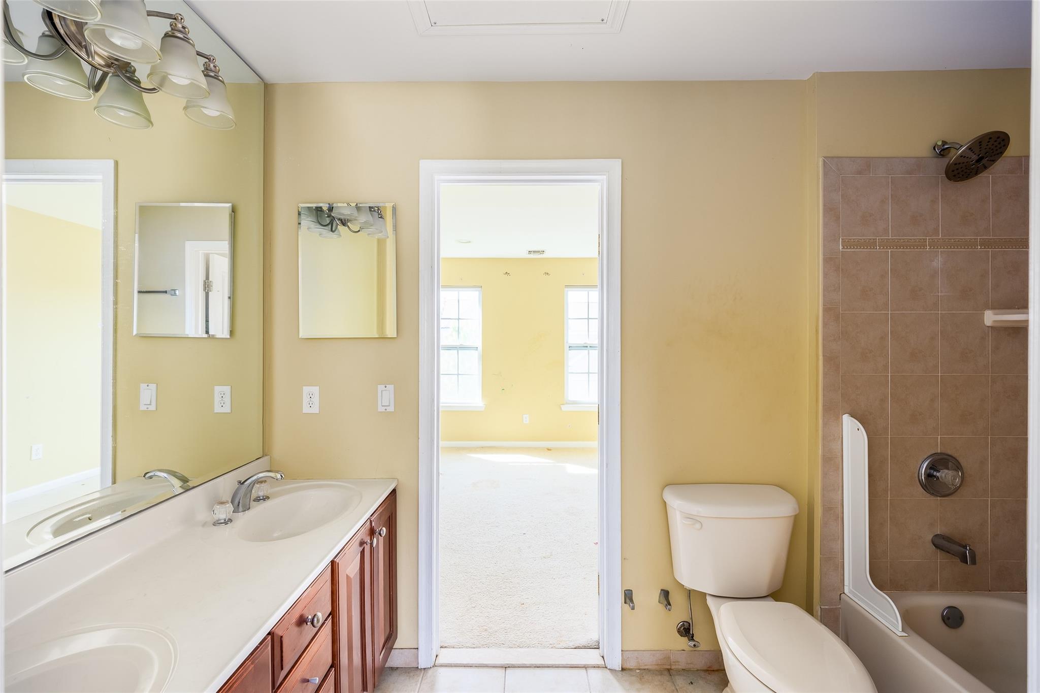 33 Avolet Court, Mount Sinai, New York image 28
