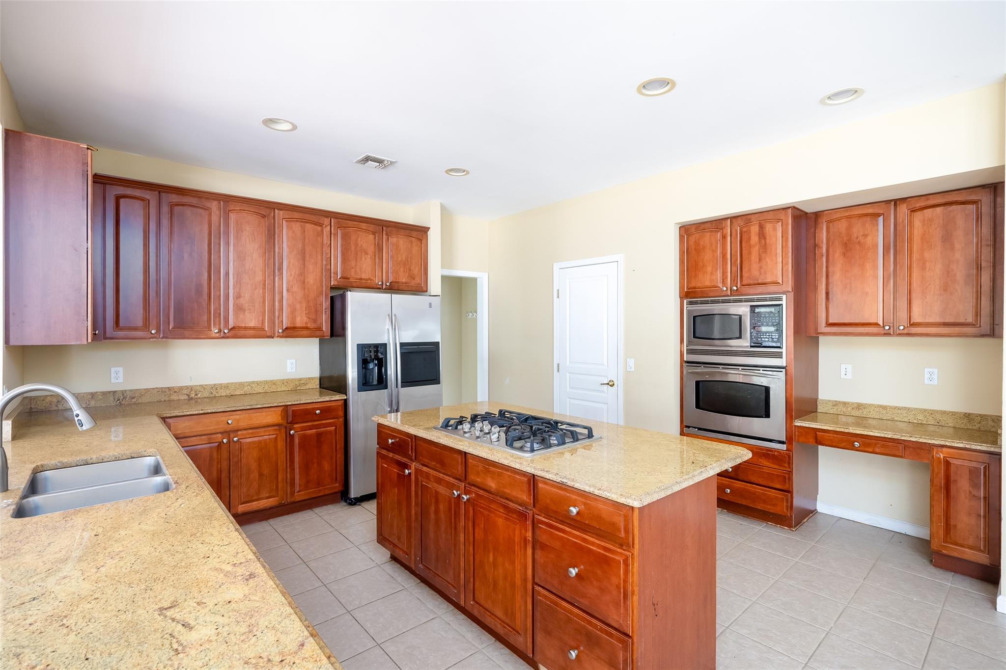 33 Avolet Court, Mount Sinai, New York image 13