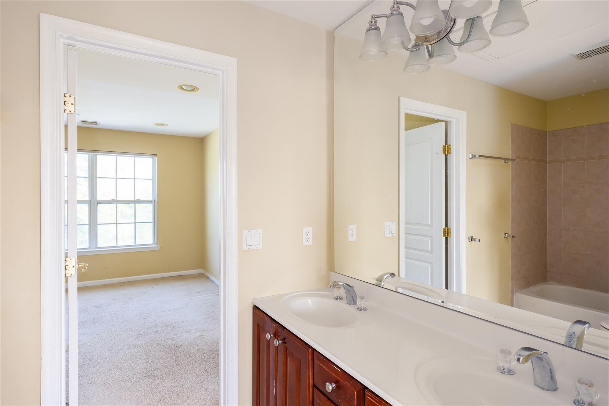 33 Avolet Court, Mount Sinai, New York image 30