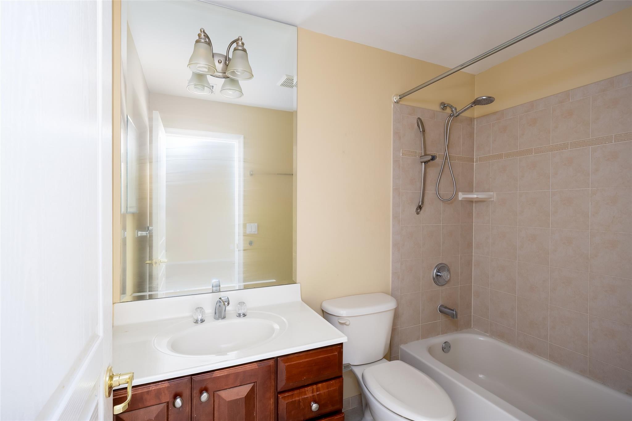 33 Avolet Court, Mount Sinai, New York image 32