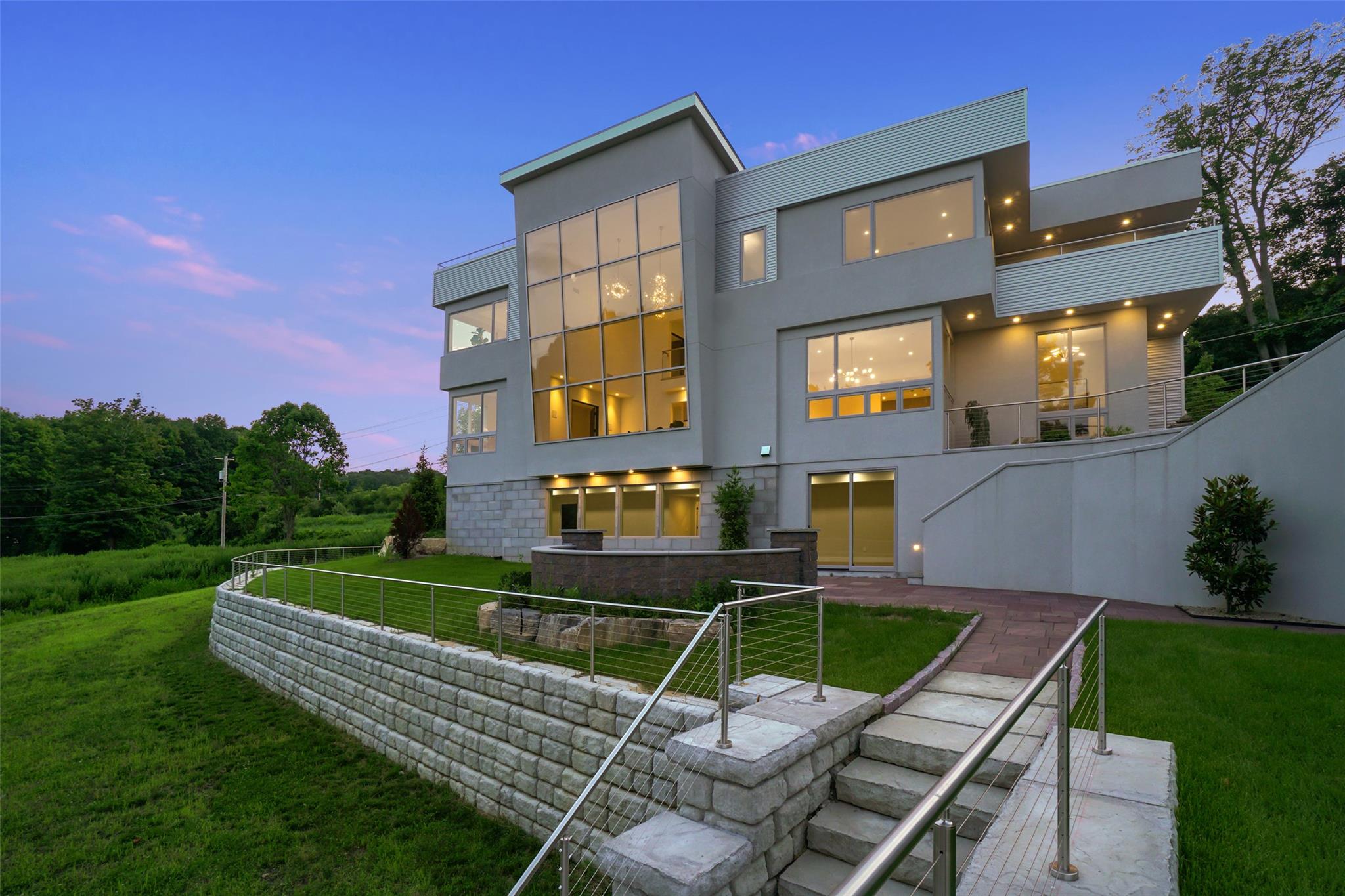 Root Avenue, Carmel, New York - 4 Bedrooms  
5 Bathrooms  
15 Rooms - 