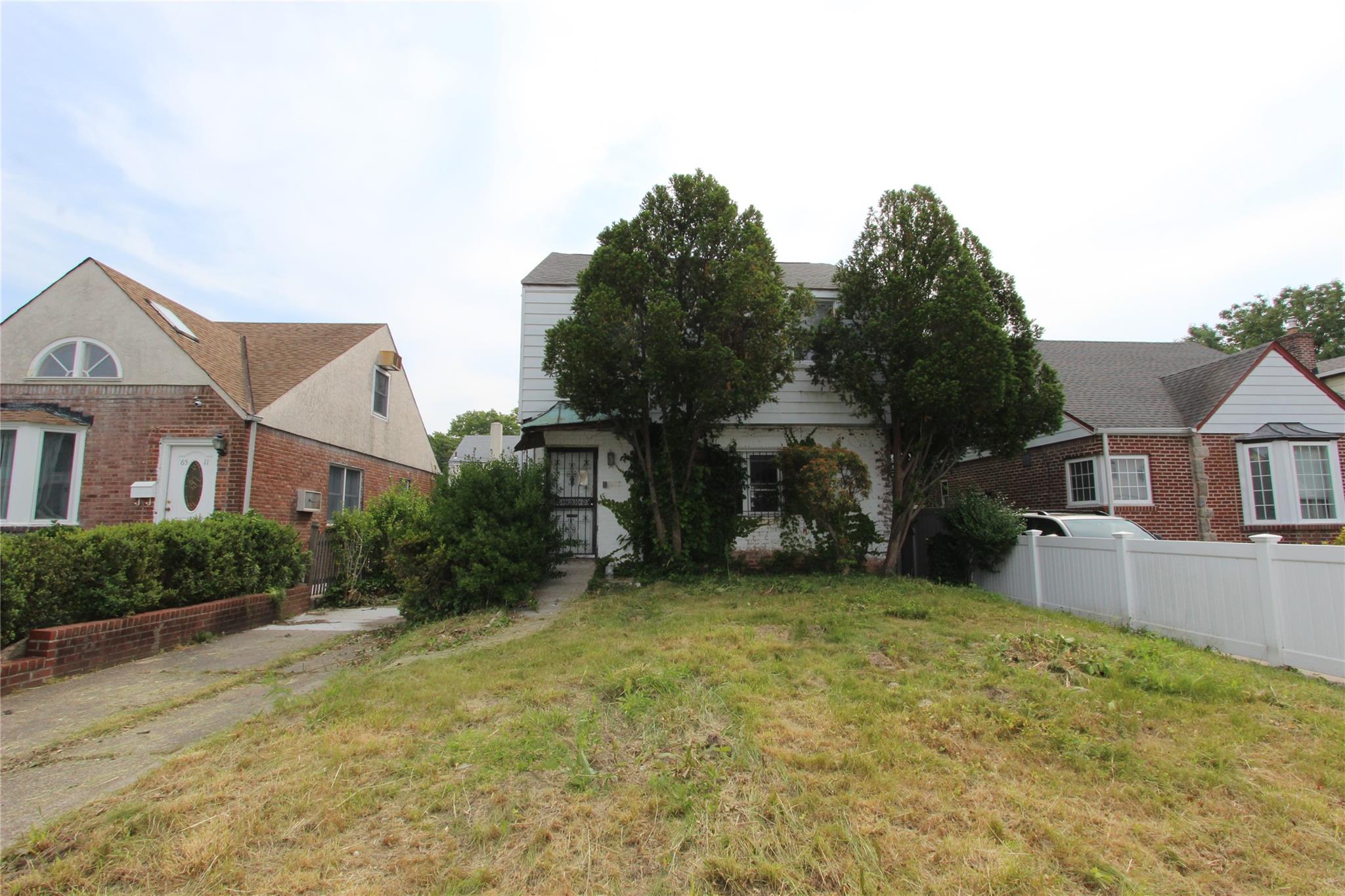 Property for Sale at 183rd Street, Fresh Meadows, Queens, NY - Bedrooms: 3 
Bathrooms: 1 
Rooms: 7  - $1,249,000