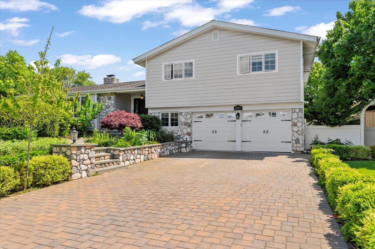 Massapequa, New York 11758, United States, 4 Bedrooms Bedrooms, ,3 BathroomsBathrooms,Residential,Active,129822