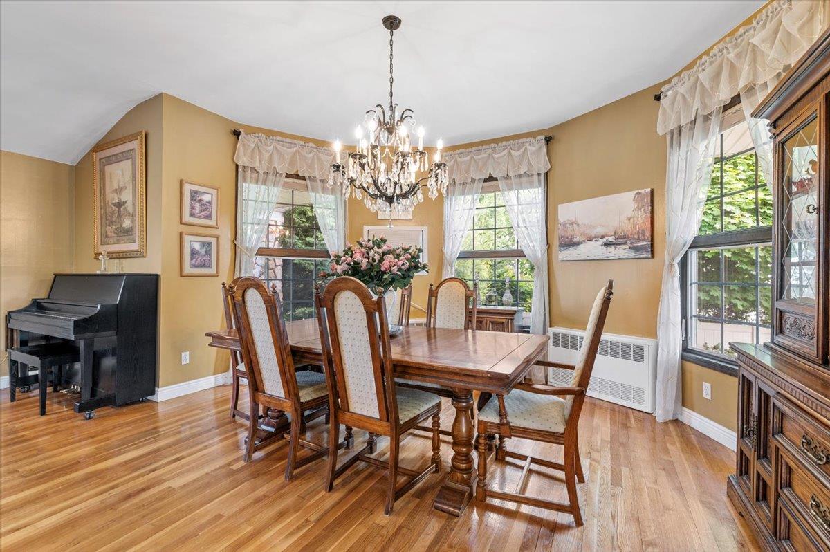 Massapequa, New York 11758, United States, 4 Bedrooms Bedrooms, ,3 BathroomsBathrooms,Residential,Active,129822