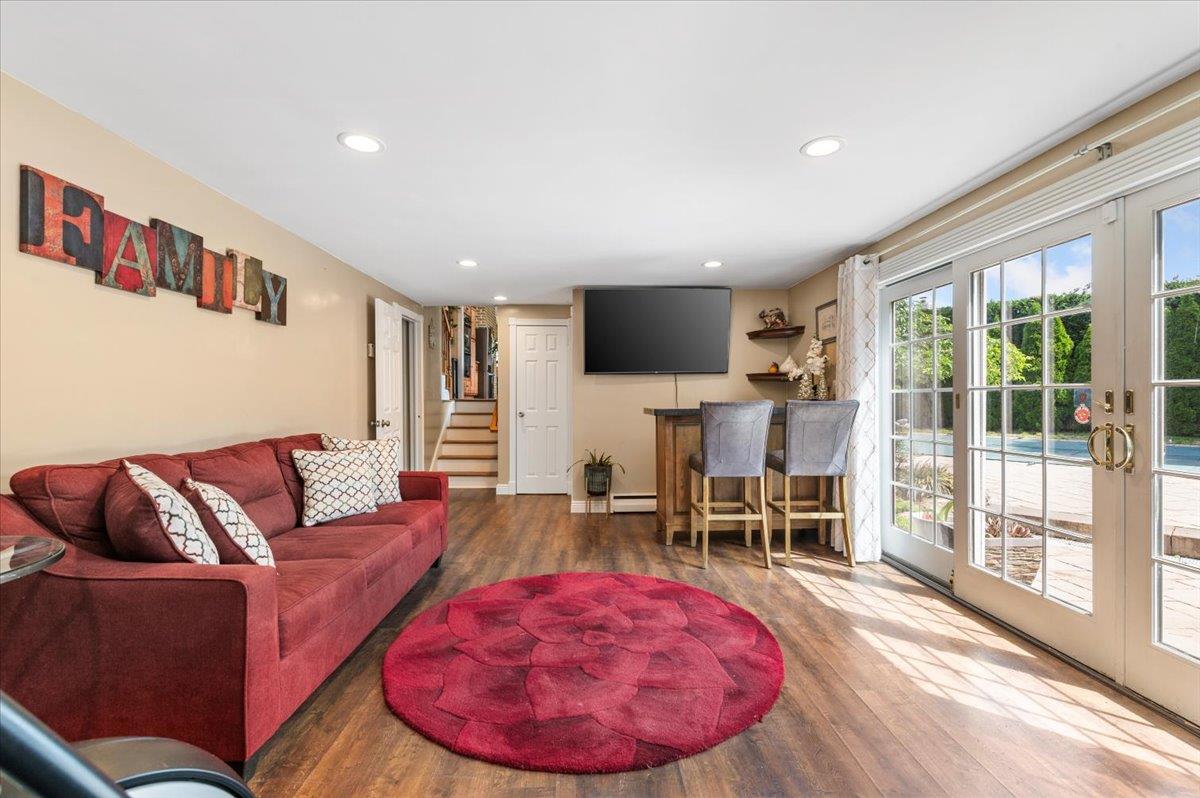 Massapequa, New York 11758, United States, 4 Bedrooms Bedrooms, ,3 BathroomsBathrooms,Residential,Active,129822