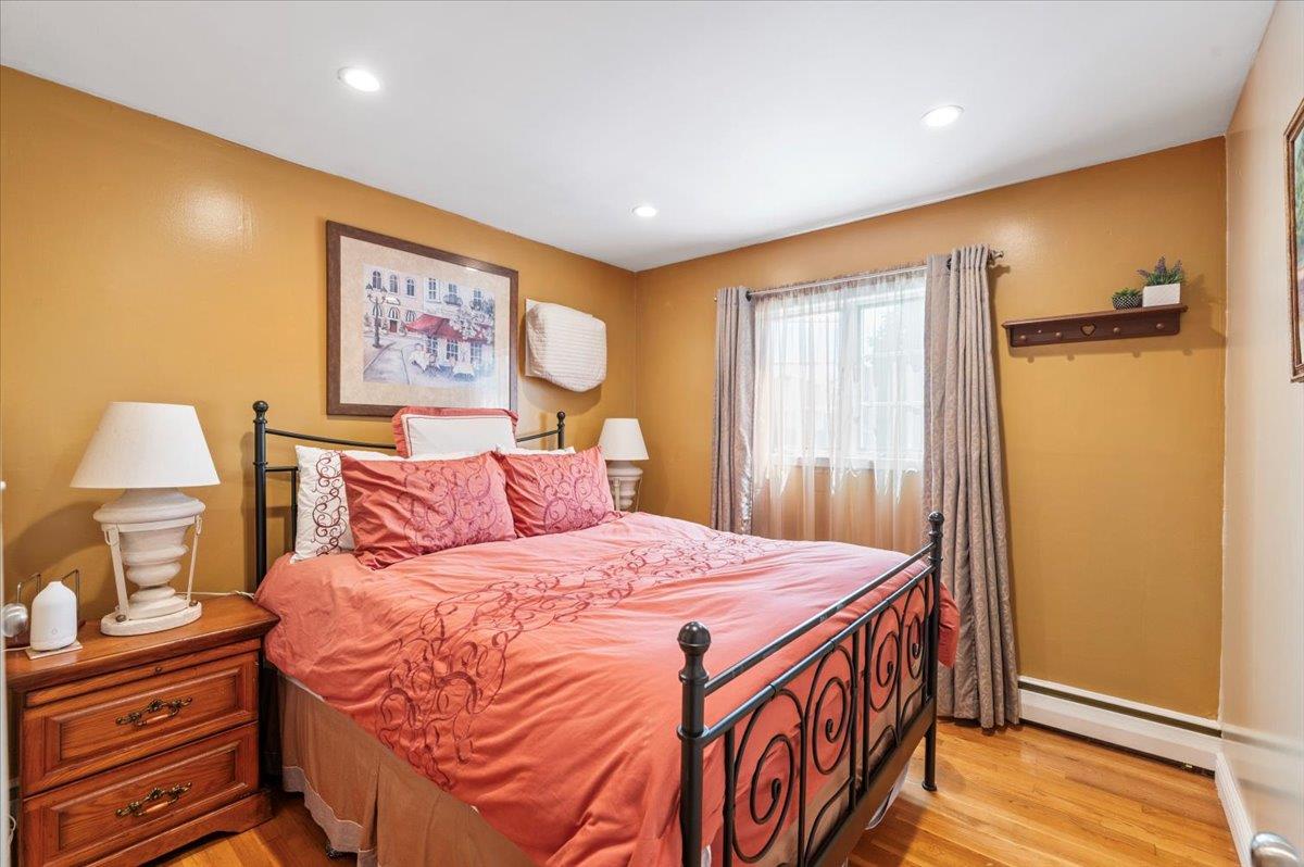 Massapequa, New York 11758, United States, 4 Bedrooms Bedrooms, ,3 BathroomsBathrooms,Residential,Active,129822