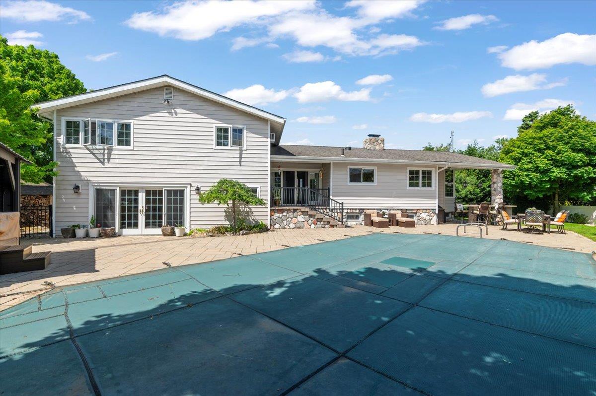 Massapequa, New York 11758, United States, 4 Bedrooms Bedrooms, ,3 BathroomsBathrooms,Residential,Active,129822