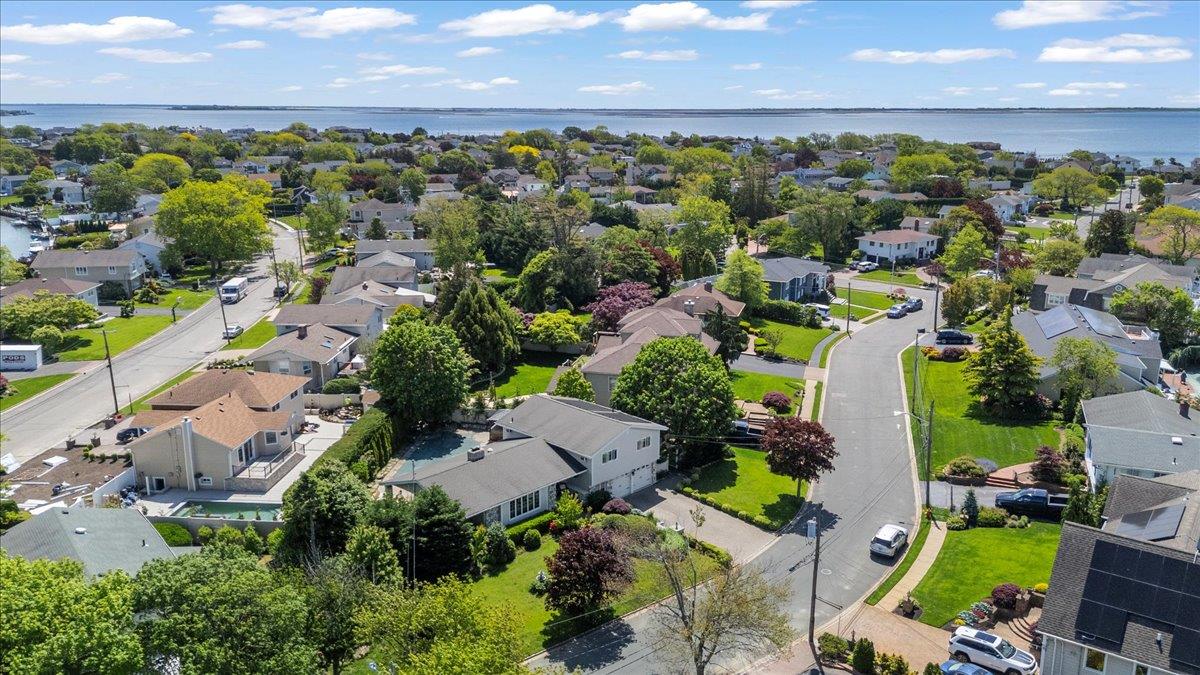 Massapequa, New York 11758, United States, 4 Bedrooms Bedrooms, ,3 BathroomsBathrooms,Residential,Active,129822