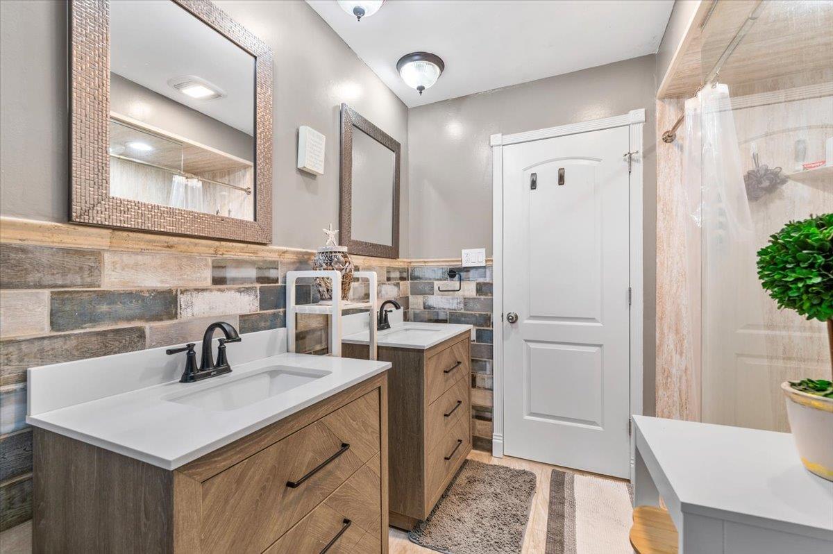 Massapequa, New York 11758, United States, 4 Bedrooms Bedrooms, ,3 BathroomsBathrooms,Residential,Active,129822