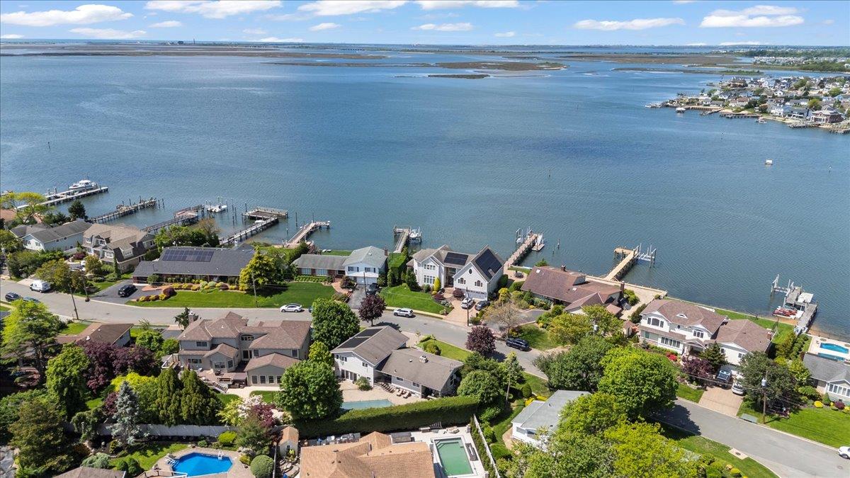 Massapequa, New York 11758, United States, 4 Bedrooms Bedrooms, ,3 BathroomsBathrooms,Residential,Active,129822