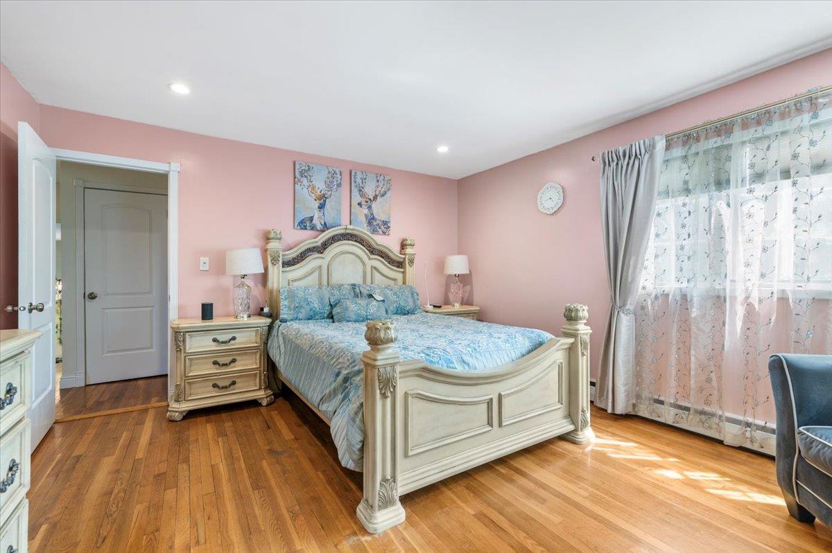 Massapequa, New York 11758, United States, 4 Bedrooms Bedrooms, ,3 BathroomsBathrooms,Residential,Active,129822