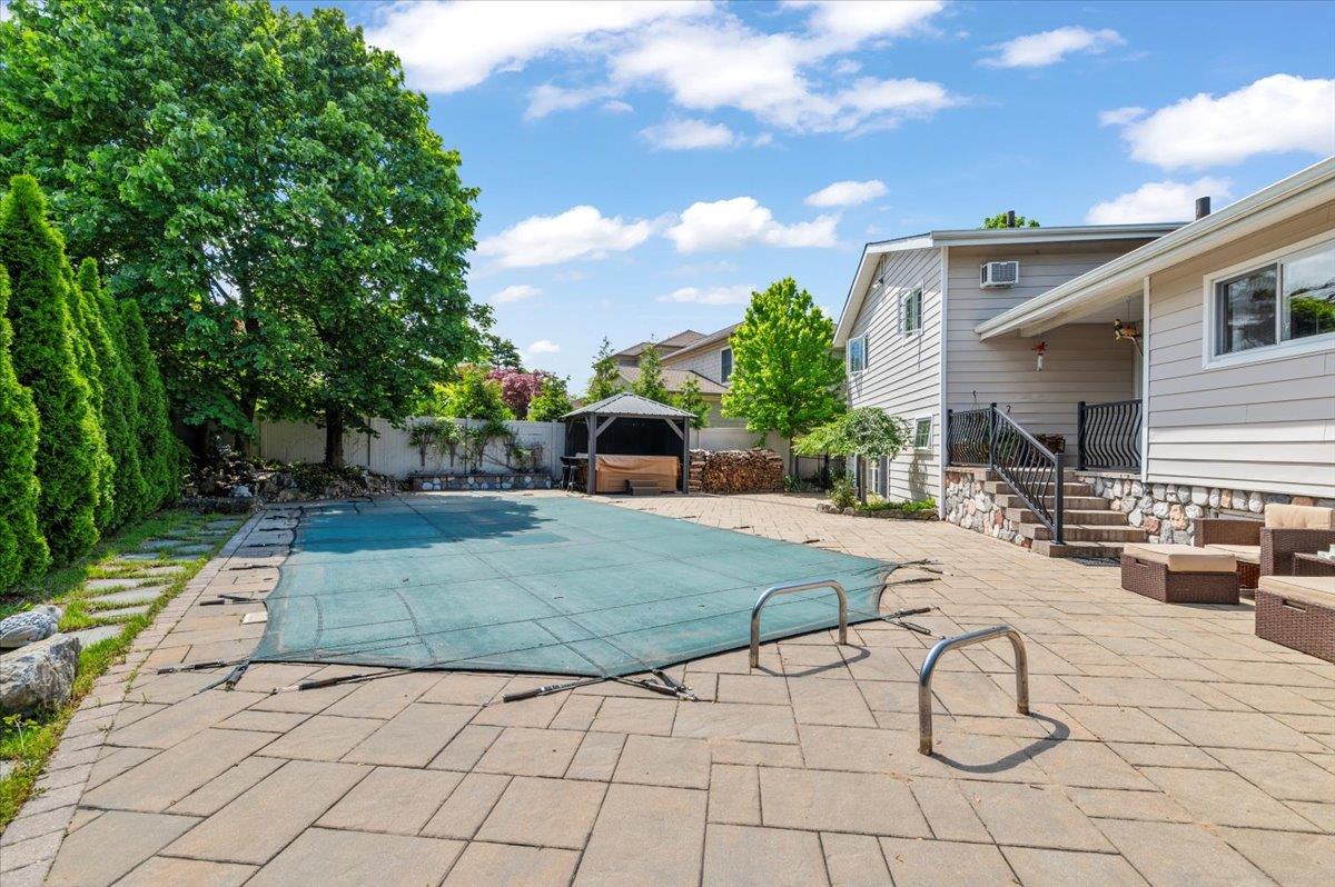 Massapequa, New York 11758, United States, 4 Bedrooms Bedrooms, ,3 BathroomsBathrooms,Residential,Active,129822