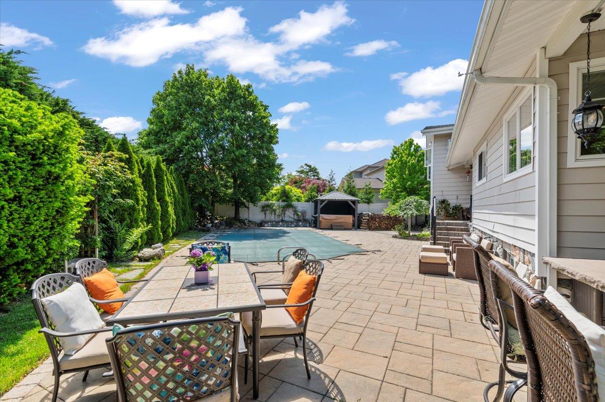 Massapequa, New York 11758, United States, 4 Bedrooms Bedrooms, ,3 BathroomsBathrooms,Residential,Active,129822