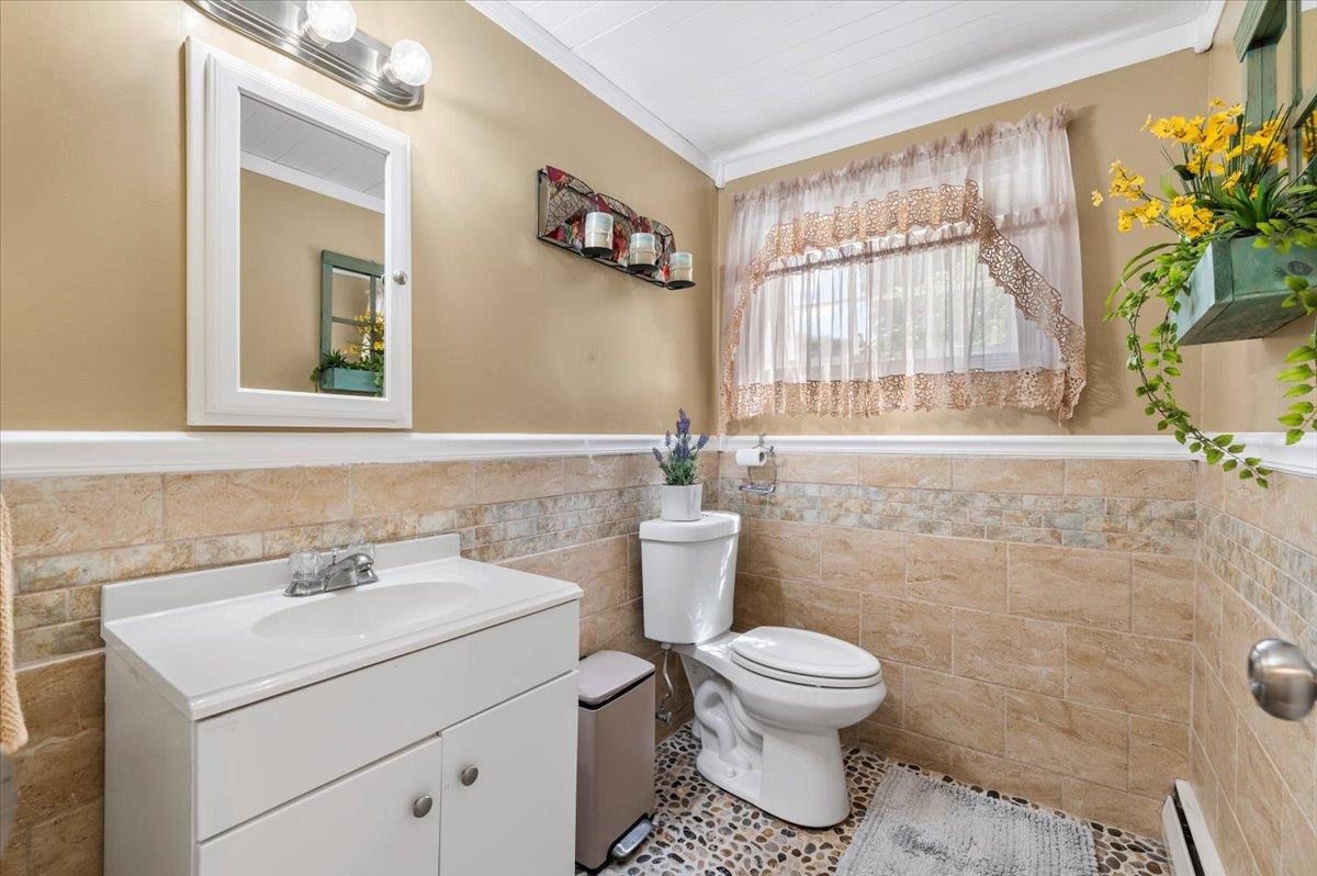 Massapequa, New York 11758, United States, 4 Bedrooms Bedrooms, ,3 BathroomsBathrooms,Residential,Active,129822