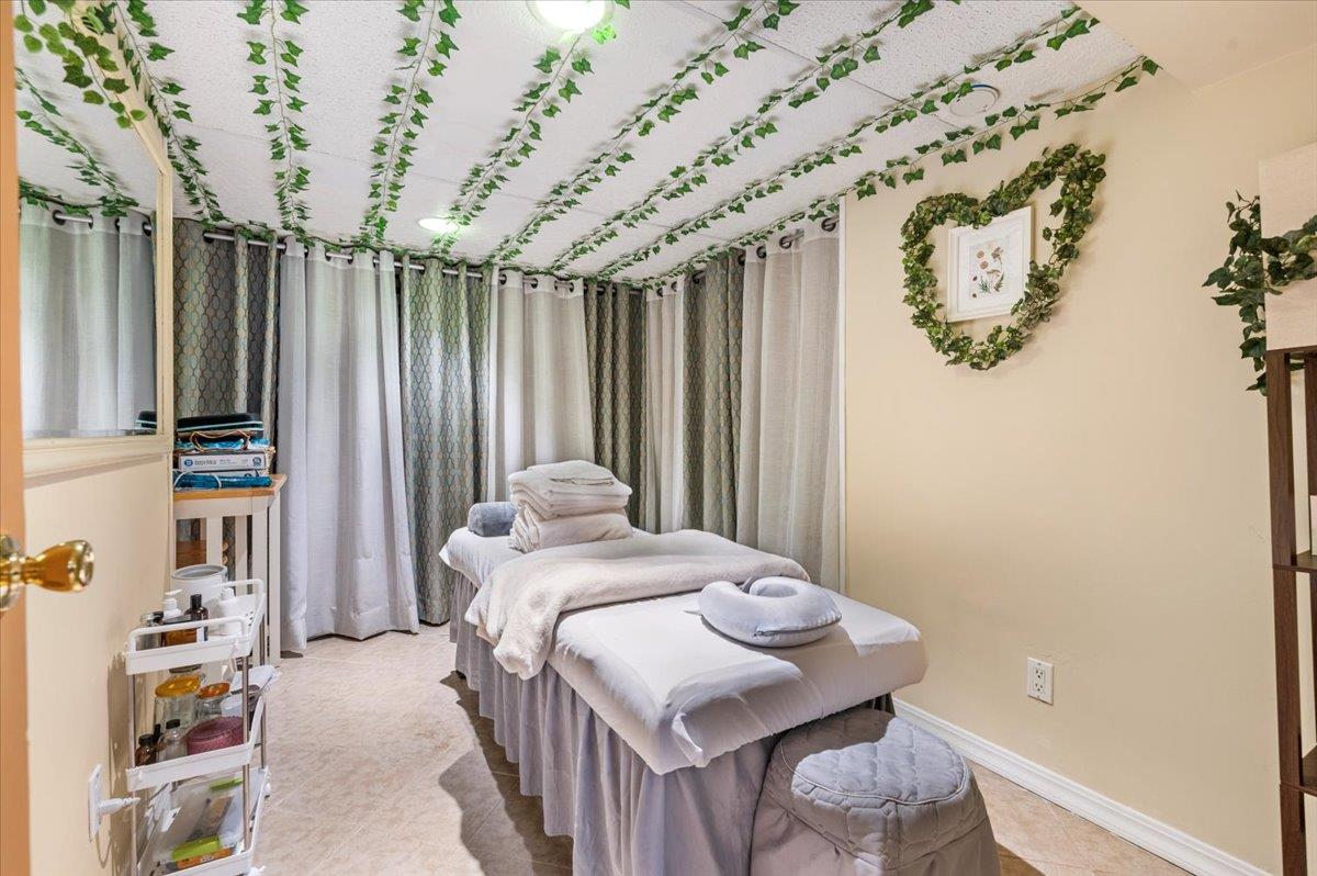 Massapequa, New York 11758, United States, 4 Bedrooms Bedrooms, ,3 BathroomsBathrooms,Residential,Active,129822