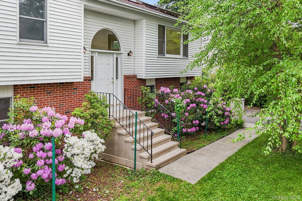 Photo of 110 Franklin Avenue, Valhalla, NY 10595 (MLS # 1002380)