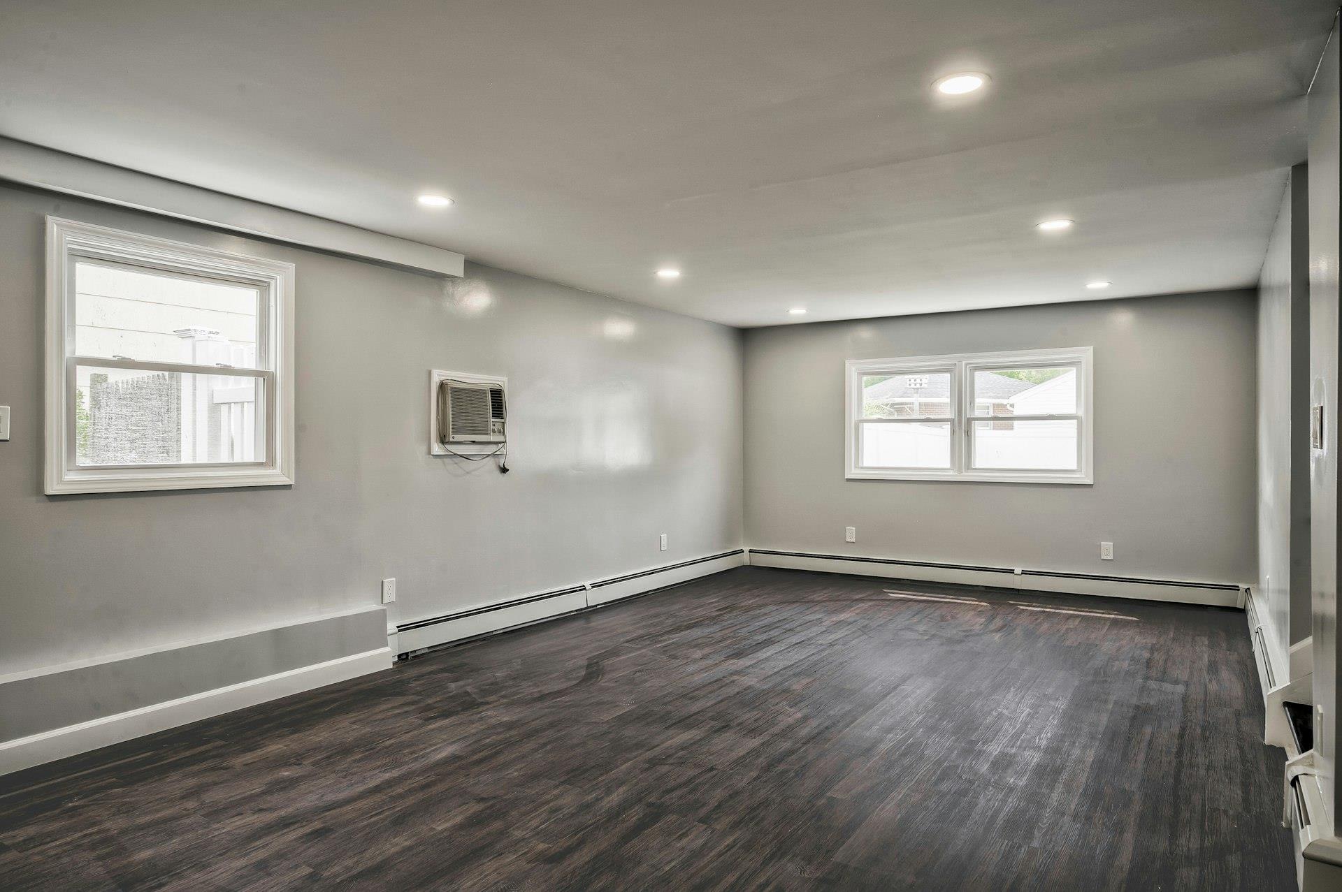 646 Evelyn Ave Avenue, East Meadow, New York image 15