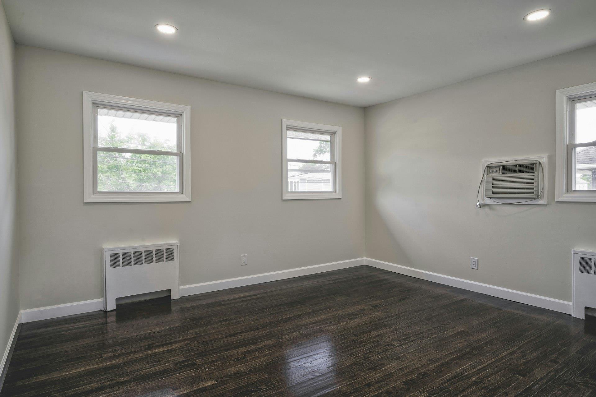 646 Evelyn Ave Avenue, East Meadow, New York image 18