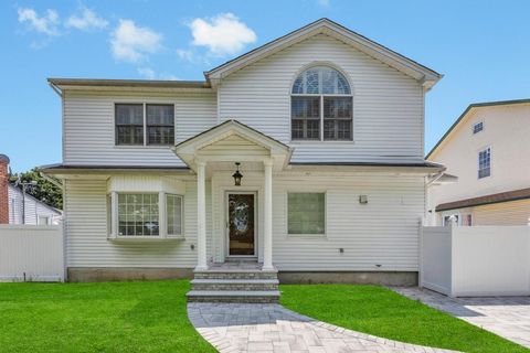 32 Cornell Avenue Hicksville NY 11801