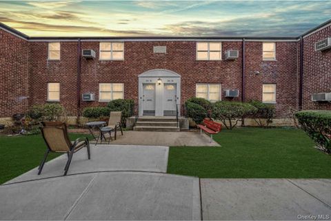 251-54 61 Avenue Avenue 1162 Little Neck NY 11362