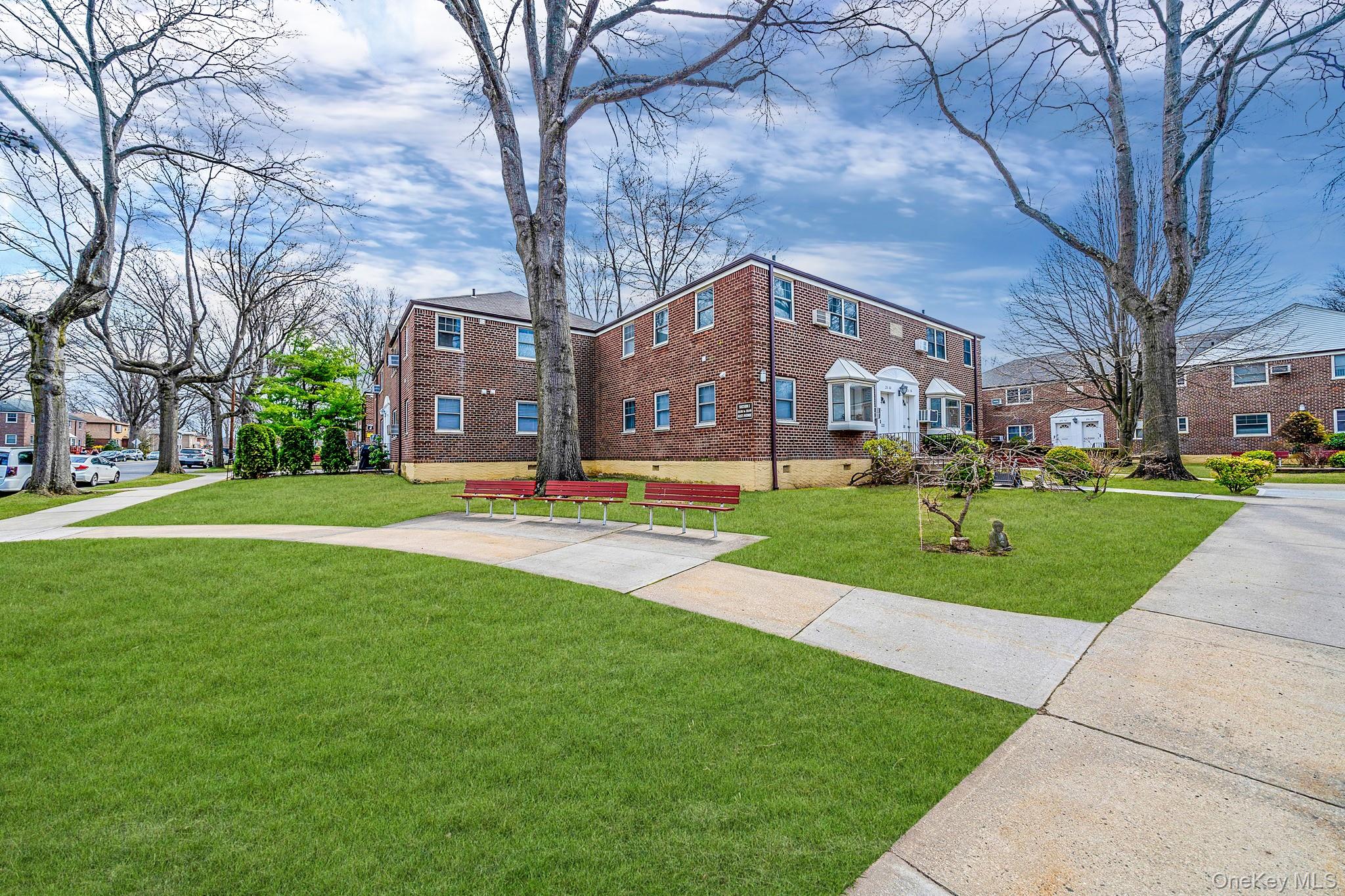 251-54 61 Avenue Avenue 1162