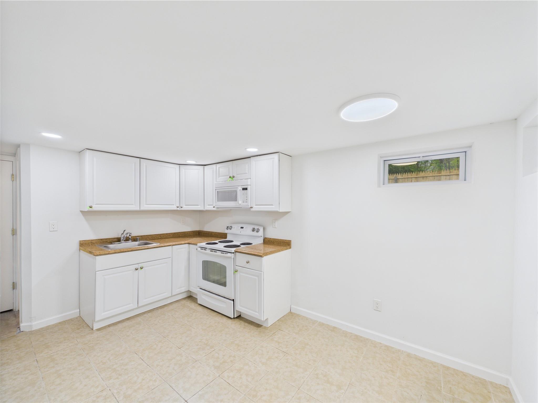 170 Mastic Boulevard, Mastic, New York image 28