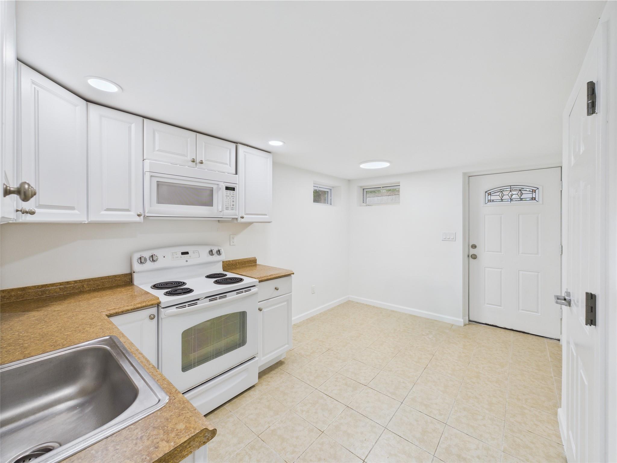 170 Mastic Boulevard, Mastic, New York image 29
