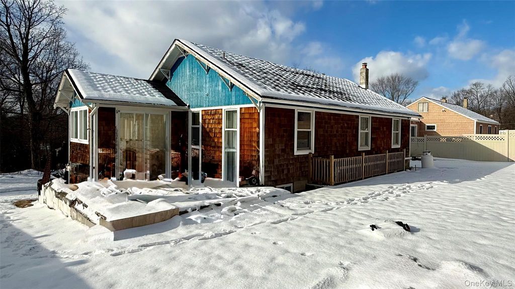 Photo of 3240 Hollywood Street, Mohegan Lake, NY 10547 (MLS # 947880)