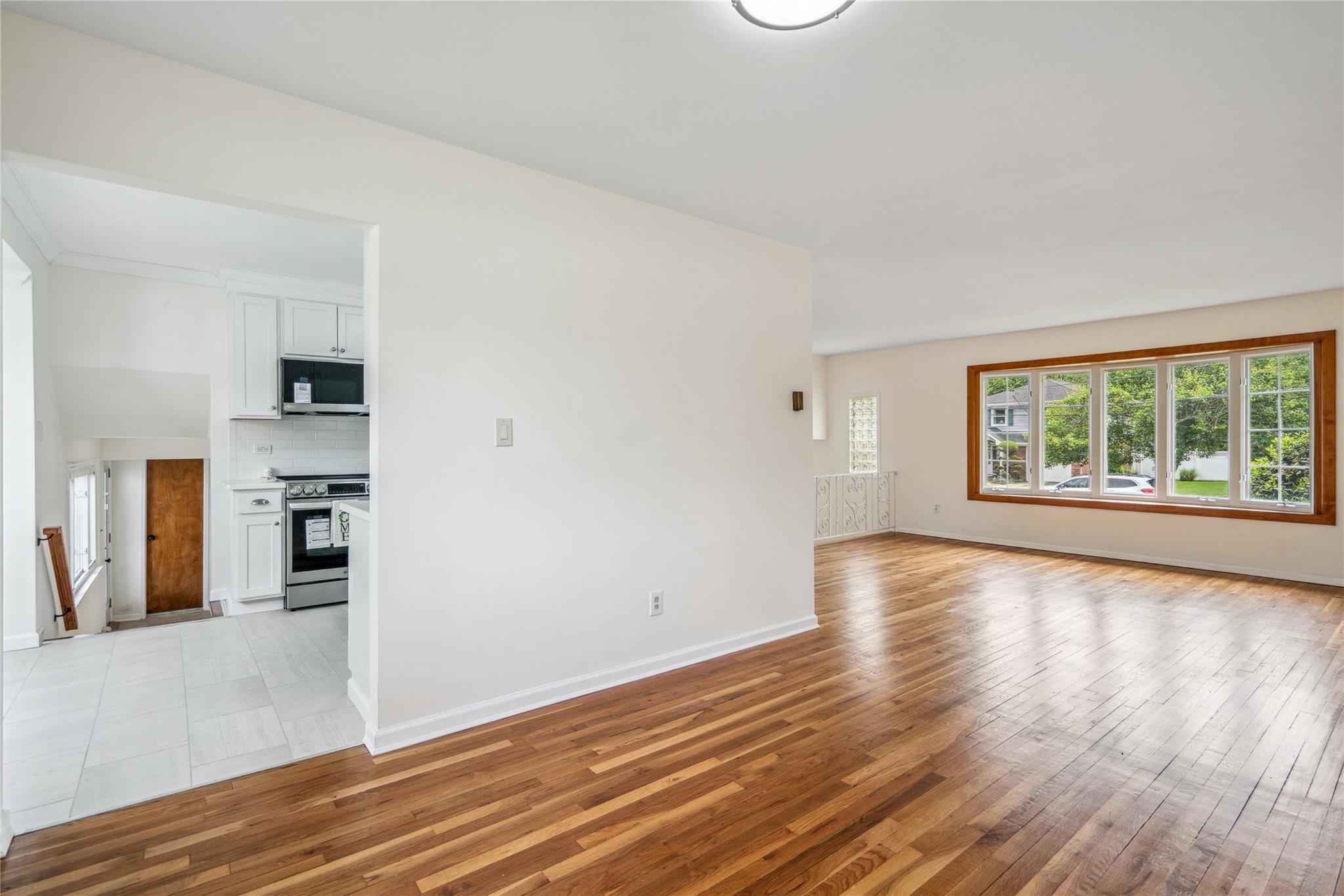 6 Poppy Drive, Massapequa Park, New York image 9