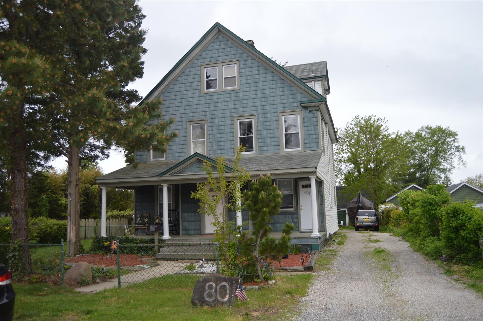 80 Monell Avenue, Islip, New York image 1