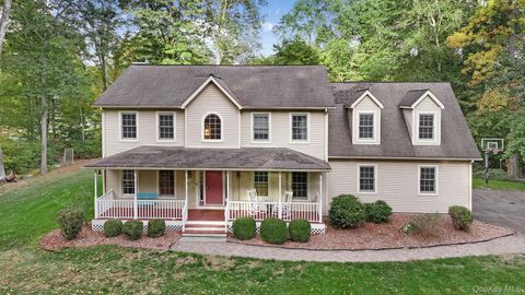 Photo of 26 Hollyberry Drive, Hopewell Junction, NY 12533 (MLS # 924250)