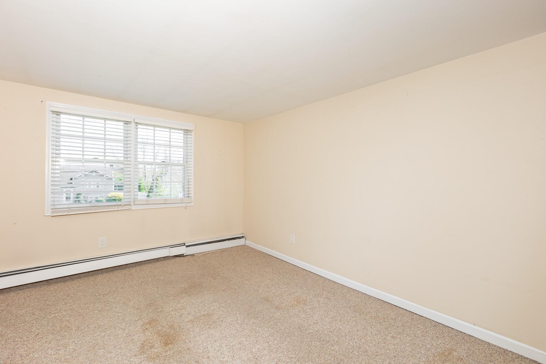 120 Gladstone Avenue, West Islip, New York image 13