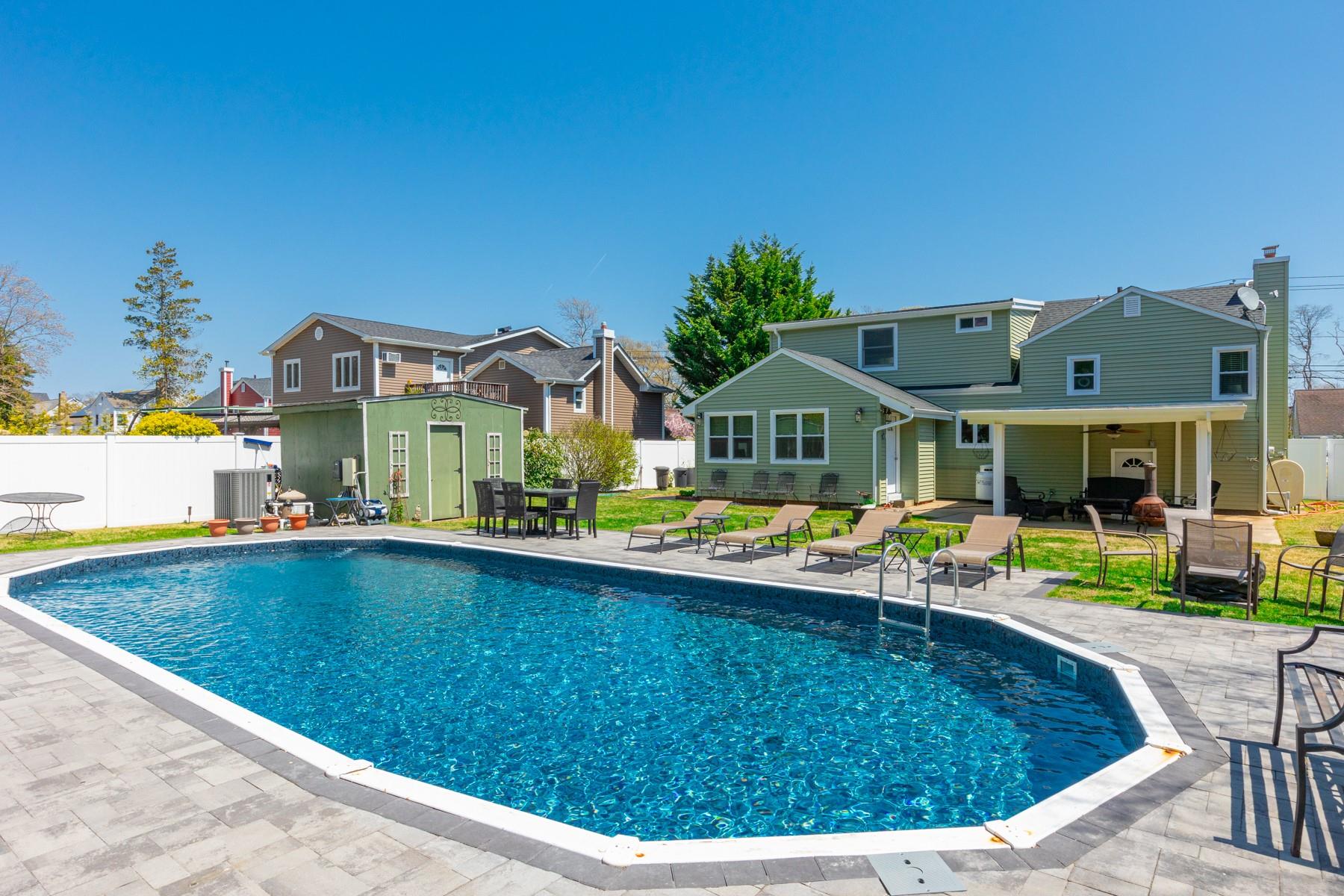 120 Gladstone Avenue, West Islip, New York image 2
