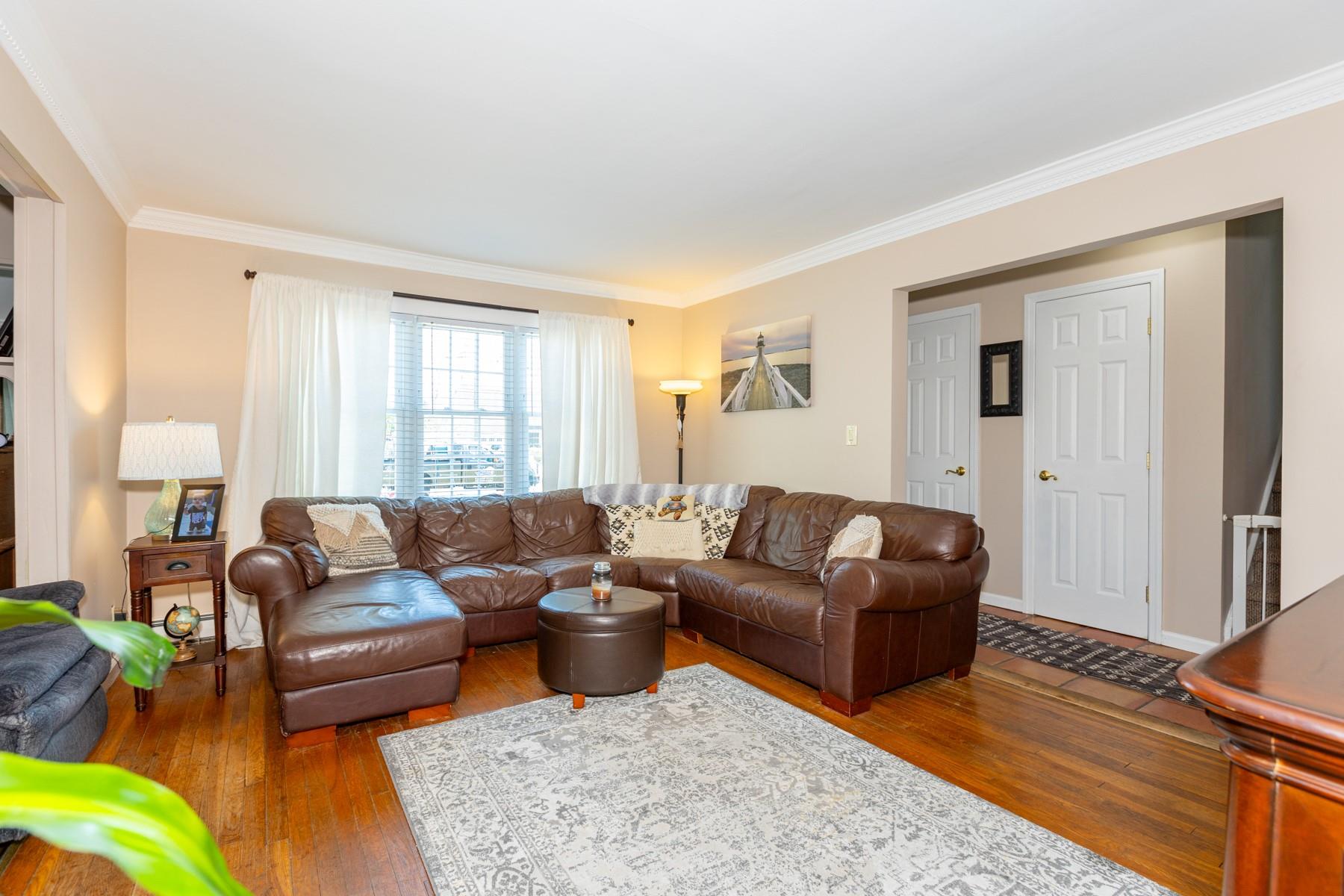 120 Gladstone Avenue, West Islip, New York image 3
