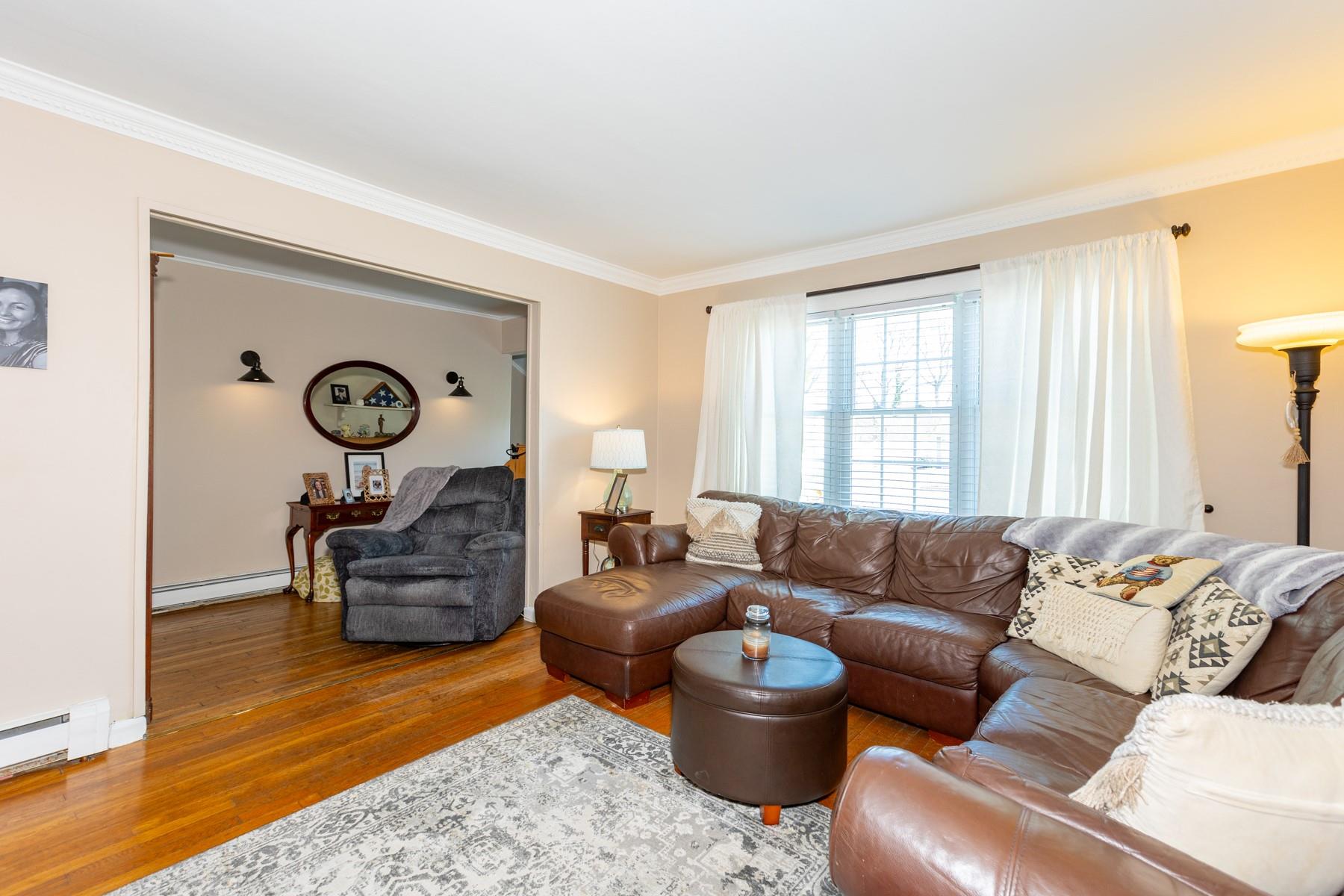 120 Gladstone Avenue, West Islip, New York image 22