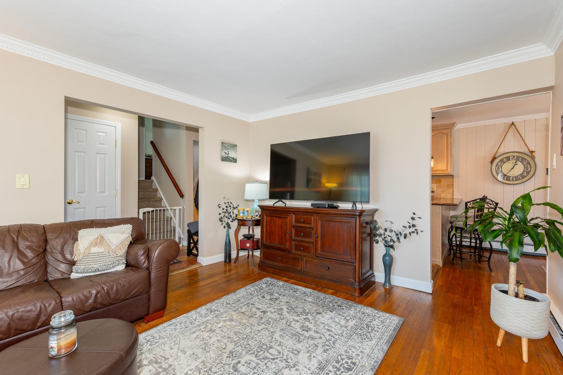 120 Gladstone Avenue, West Islip, New York image 20